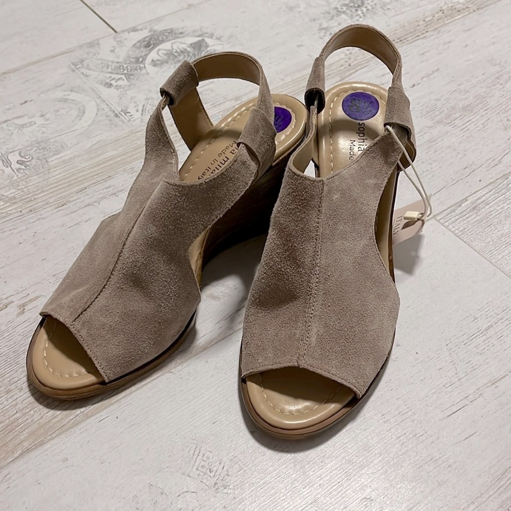 Sophia Milano Italian suede wedges size 8.5